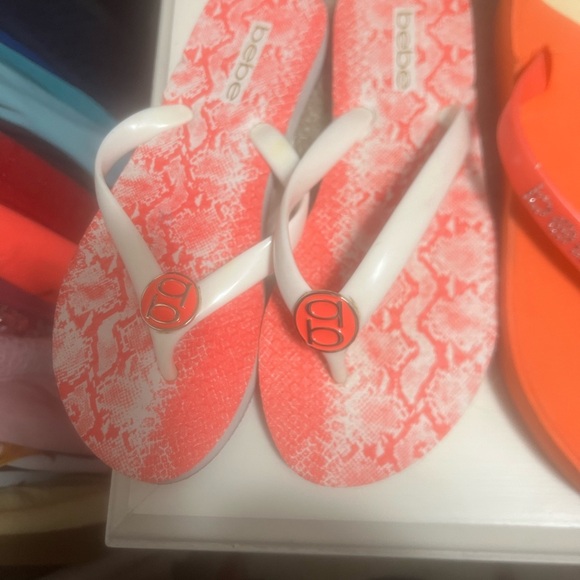 LOT of 12 Mostly Bebe Coral White black Flip Flops - Picture 1 of 16